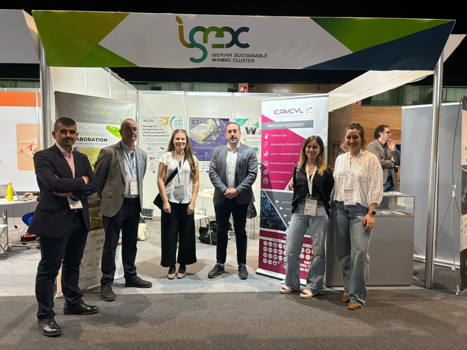 equipo icamcyl en el Mining and Minerals Hall 2024